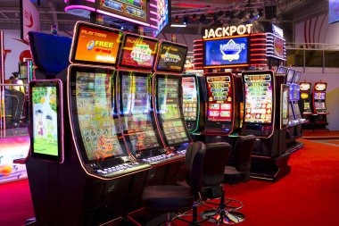 cuan3000 game library interface showing Liga 1 matches and live-dealer tables